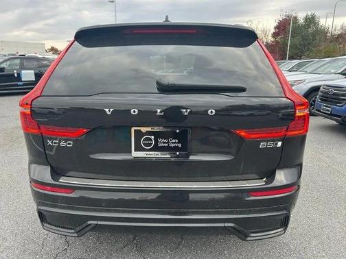 2023 Volvo XC60 B5 Ultimate Dark Theme