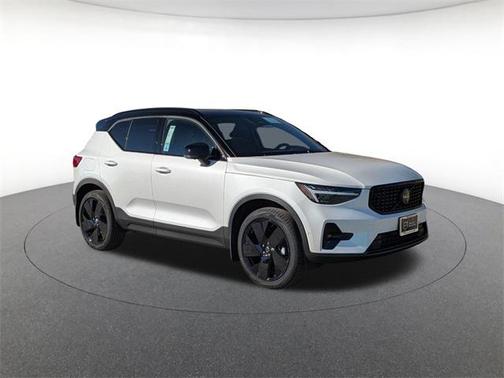 2026 Volvo XC40 B5 Ultra Black Edition