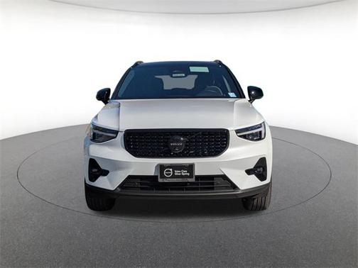 2026 Volvo XC40 B5 Ultra Black Edition