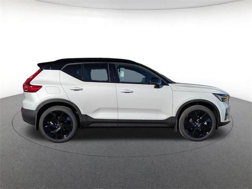 2026 Volvo XC40 B5 Ultra Black Edition
