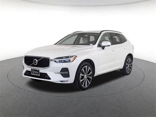 2022 Volvo XC60 B5 Momentum
