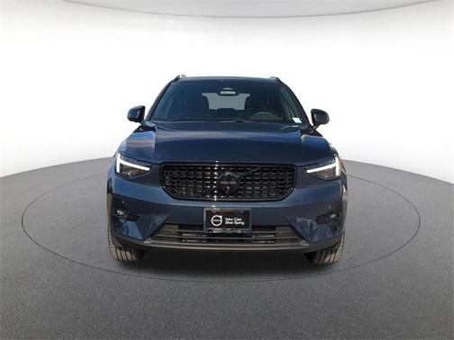 2026 Volvo XC40 Black Edition Ultra, B5 AWD Gas (mild hybrid)