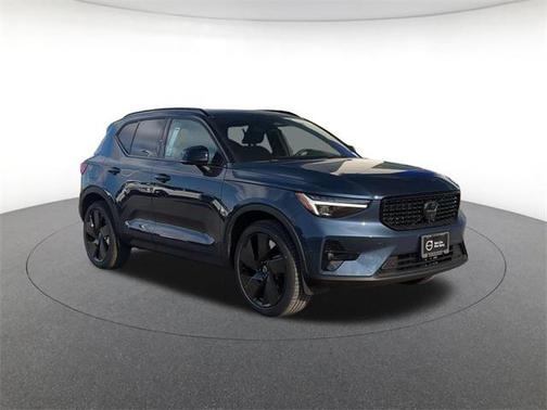 2026 Volvo XC40 Black Edition Ultra, B5 AWD Gas (mild hybrid)