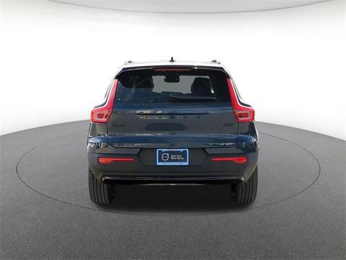 2026 Volvo XC40 Black Edition Ultra, B5 AWD Gas (mild hybrid)