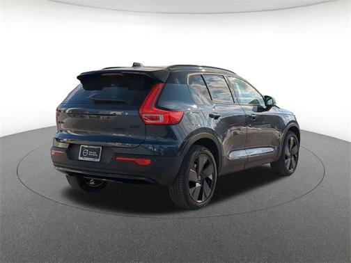 2026 Volvo XC40 Black Edition Ultra, B5 AWD Gas (mild hybrid)