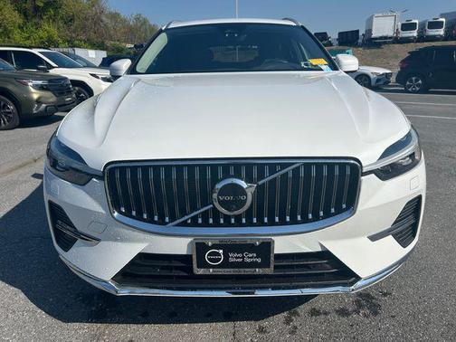 Crystal White Metallic 2023 Volvo XC60 B5 Plus Bright Theme