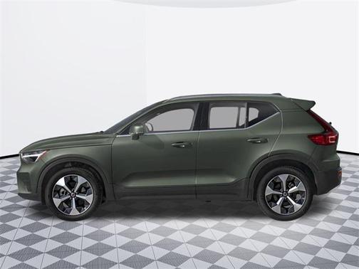 2025 Volvo XC40 B5 Ultra Bright Theme