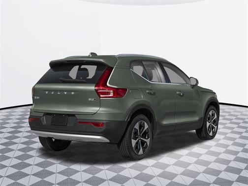 2025 Volvo XC40 B5 Ultra Bright Theme