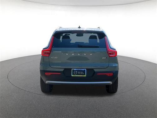 2025 Volvo XC40 B5 Ultra Bright Theme