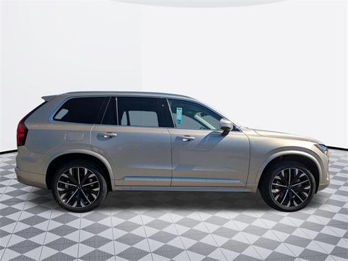 2025 Volvo XC90 B5 Core