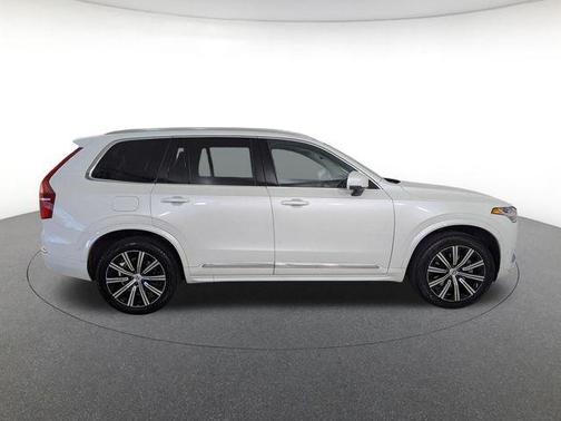 Crystal White Metallic 2023 Volvo XC90 B6 Plus 6-Seater