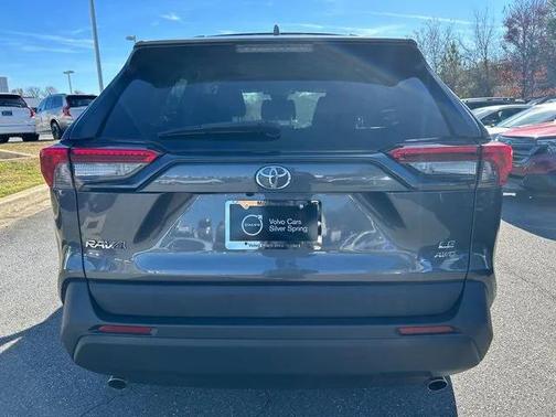 2020 Toyota RAV4 LE