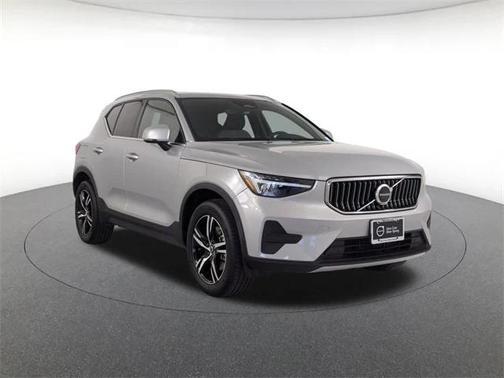 2025 Volvo XC40 B5 Core Bright Theme