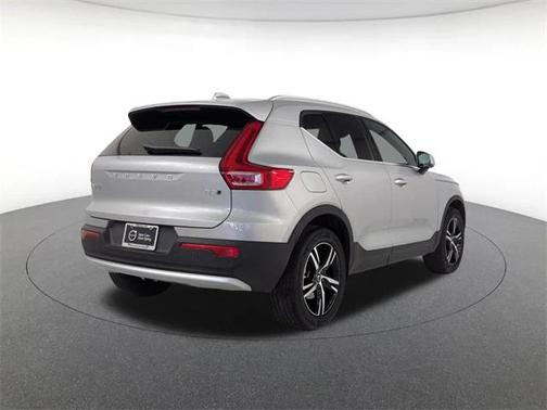 2025 Volvo XC40 B5 Core Bright Theme