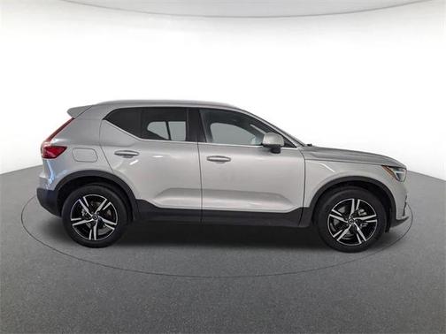 2025 Volvo XC40 B5 Core Bright Theme