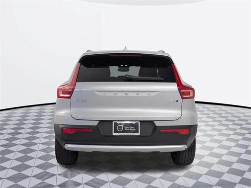 2025 Volvo XC40 B5 Core Bright Theme