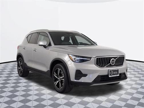 2025 Volvo XC40 B5 Core Bright Theme