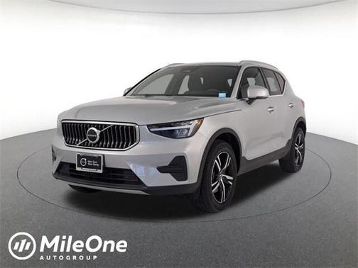 2025 Volvo XC40 B5 Core Bright Theme
