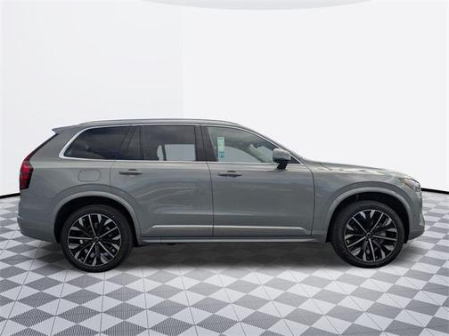 2025 Volvo XC90 B6 Plus 6-Seater
