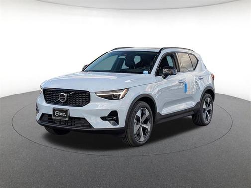 2026 Volvo XC40 B5 Plus