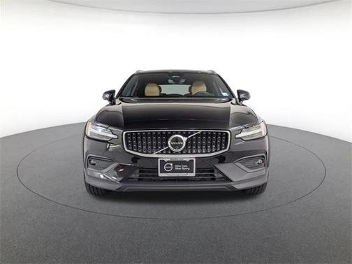 2024 Volvo V60 Cross Country B5 Ultimate