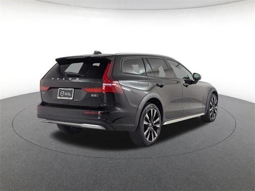2024 Volvo V60 Cross Country B5 Ultimate