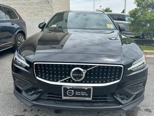 2024 Volvo V60 Cross Country B5 Ultimate