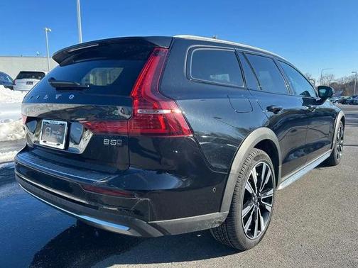 2023 Volvo V60 Cross Country B5 Ultimate