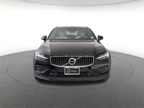 2023 Volvo V60 Cross Country B5 Ultimate