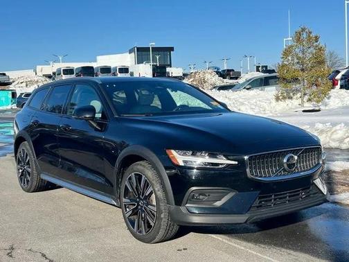 2023 Volvo V60 Cross Country B5 Ultimate