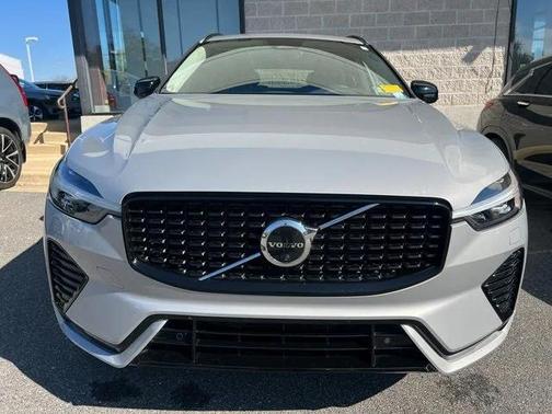 2023 Volvo XC60 B5 Plus Dark Theme