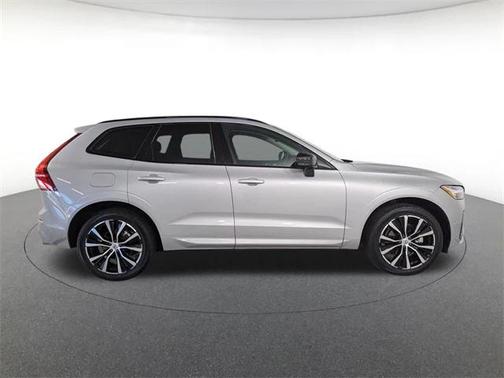 2023 Volvo XC60 B5 Plus Dark Theme