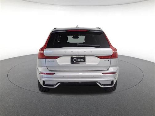 2023 Volvo XC60 B5 Plus Dark Theme