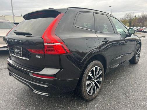 Onyx Black Metallic 2024 Volvo XC60 B5 Plus Dark Theme