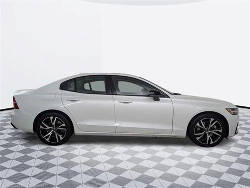 2024 Volvo S60 B5 Core Dark Theme