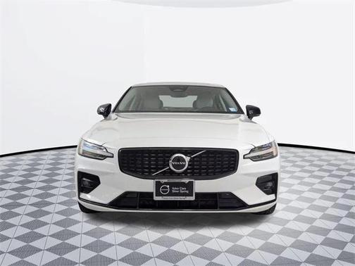 2024 Volvo S60 B5 Core Dark Theme