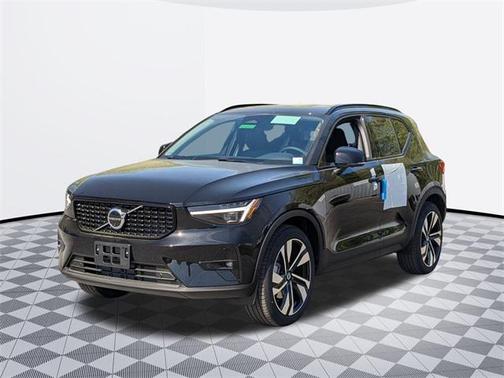 2025 Volvo XC40 B5 Ultra Dark Theme