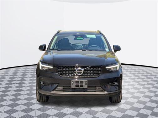 2025 Volvo XC40 B5 Ultra Dark Theme