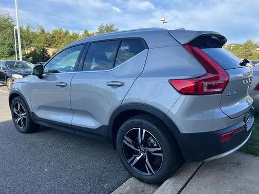 2025 Volvo XC40 B5 Core Bright Theme