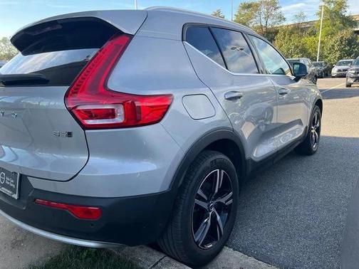 2025 Volvo XC40 B5 Core Bright Theme