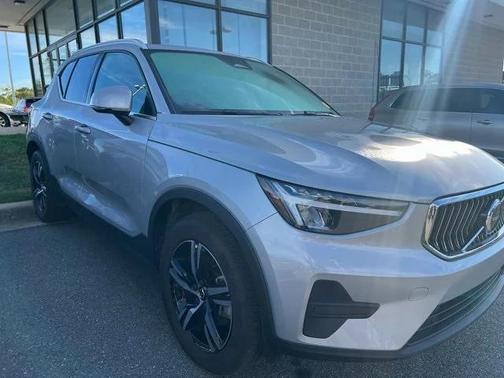 2025 Volvo XC40 B5 Core Bright Theme
