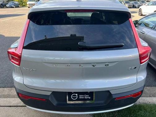 2025 Volvo XC40 B5 Core Bright Theme