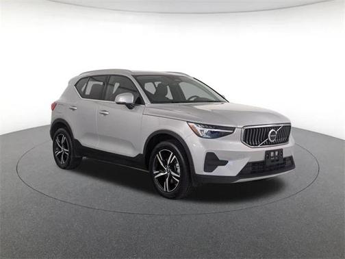 2025 Volvo XC40 B5 Core Bright Theme