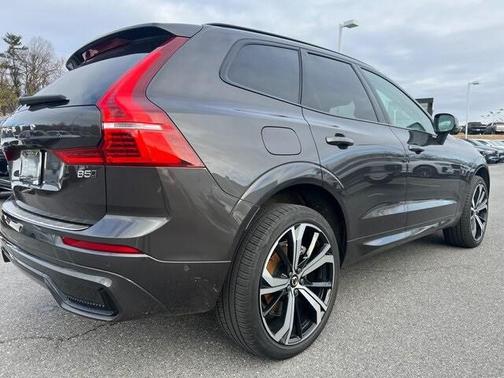 2023 Volvo XC60 B5 Ultimate Dark Theme