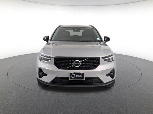 Silver Dawn Metallic 2023 Volvo XC40 B5 Plus Dark Theme