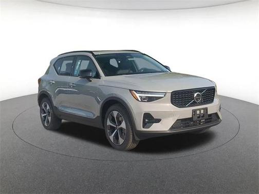 2026 Volvo XC40 B5 Plus