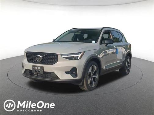 2026 Volvo XC40 B5 Plus