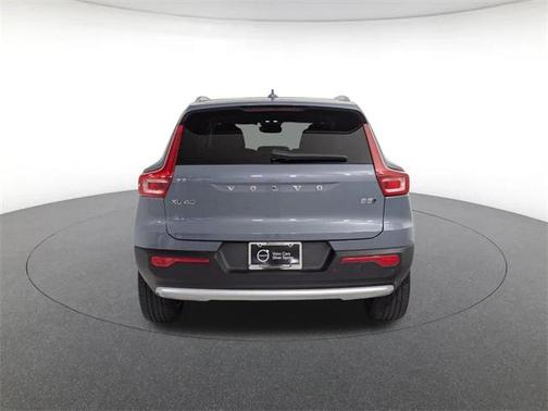 2023 Volvo XC40 B5 Plus Bright Theme