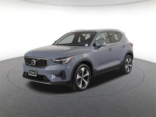2023 Volvo XC40 B5 Plus Bright Theme