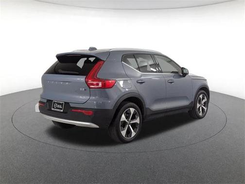 2023 Volvo XC40 B5 Plus Bright Theme